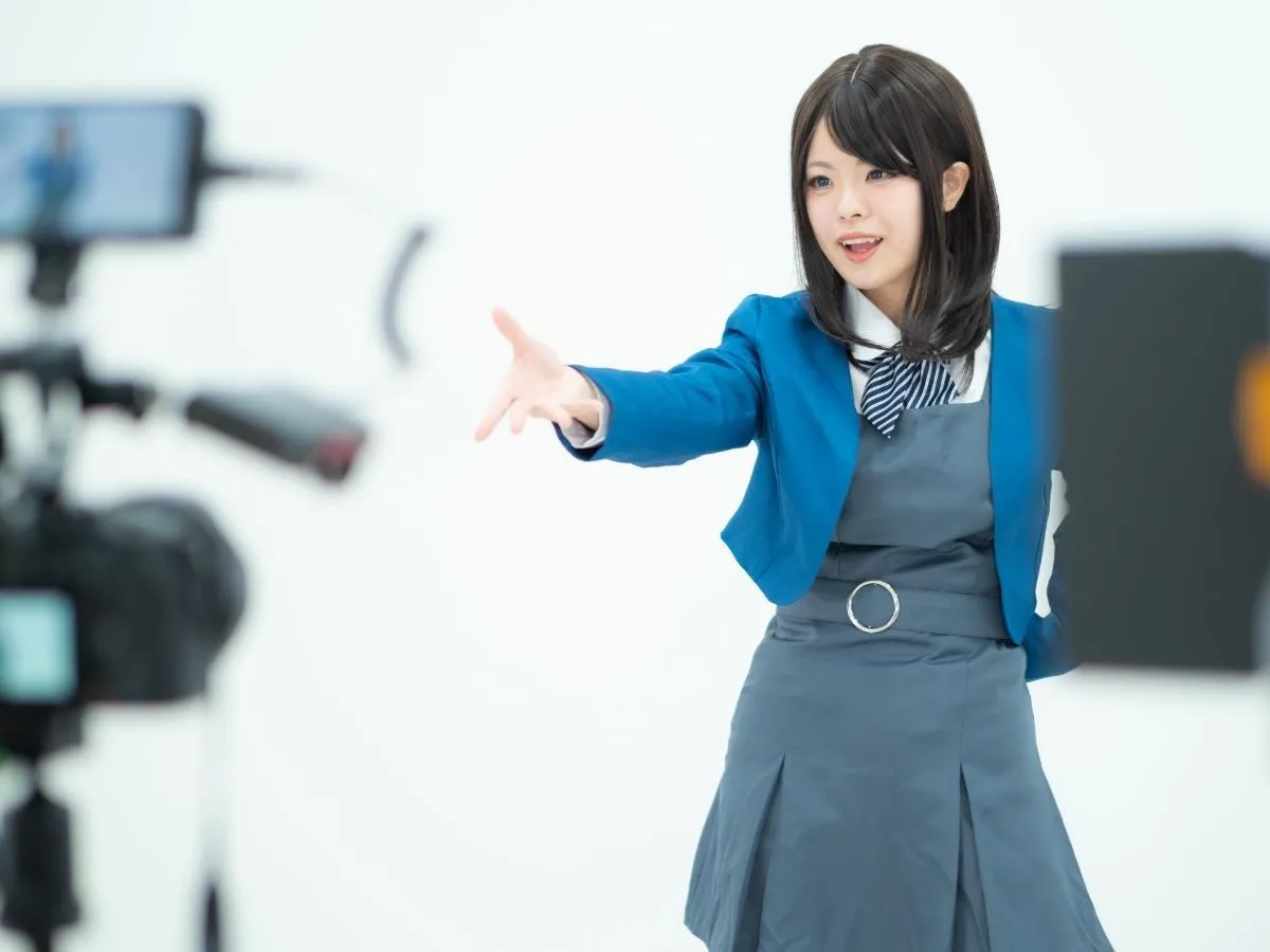 フォトスタジオのポーズで映える前撮り構図！自然や海ロケに強い撮影術